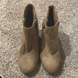 Style and company tab brown tan booties. Size 6 like new